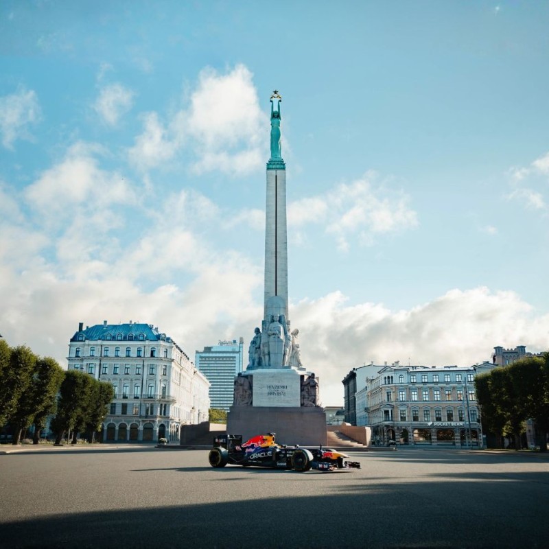 Formula 1 RB8 in Latvia – Kurbads Handles Red Bull Showrun Riga Logistics