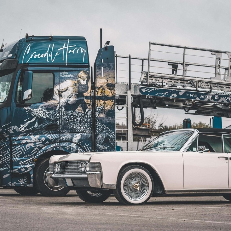 Sapņu kabriolets ar ačgārnajām durvīm – Lincoln Continental Convertible